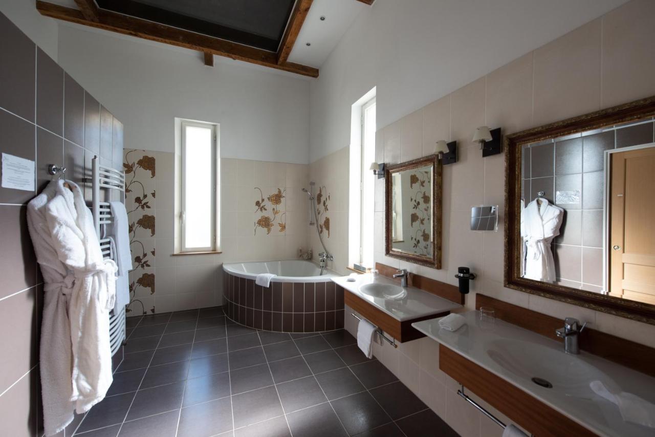 Domaine De Larchey Hotell Saint-Médard-dʼEyrans Exteriör bild